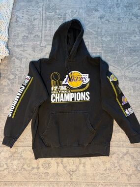 Los Angeles Lakers Black 'Champions' Pullover Hoodie